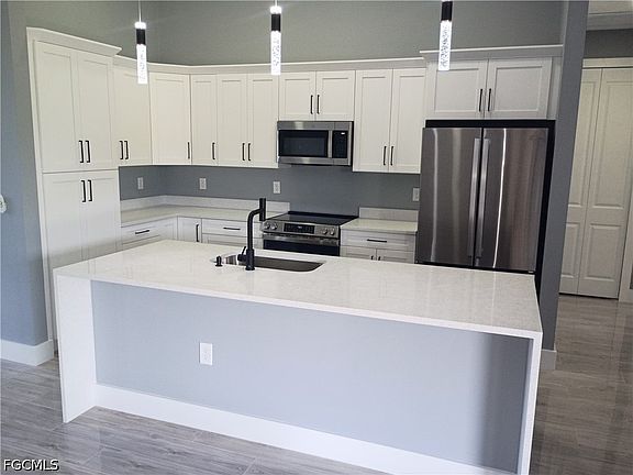 3rd image of 5102 Lee Cir S