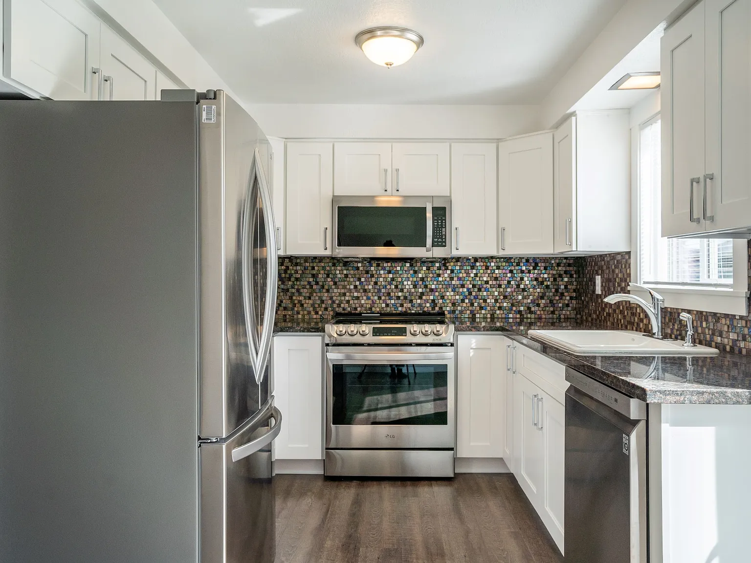 2 bed, 825 sqft, $1,425 — Photo 2