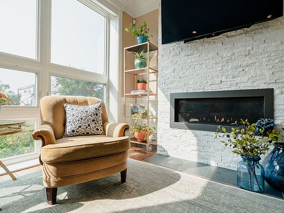 5th image of 2312 W Belmont Ave #2W