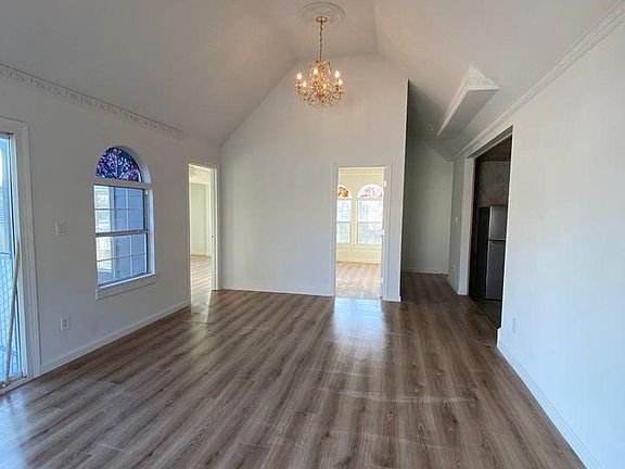 2nd image of 727 W 10th St #2C