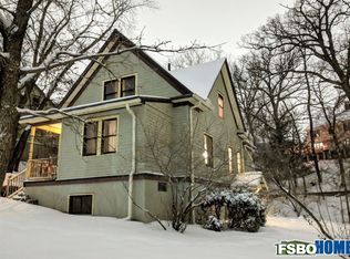 913 N Gilbert St, Iowa City, IA 52245
