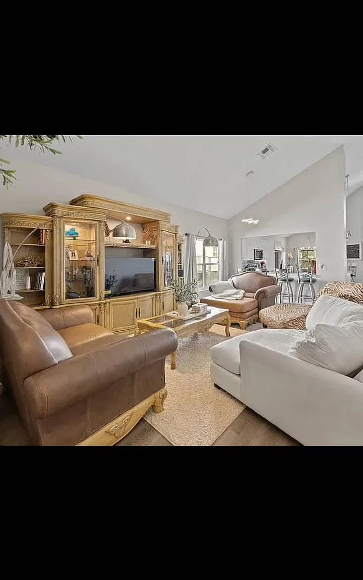 6 bed, 2707 sqft, $6,000 — Photo 3