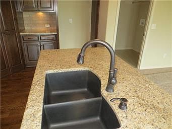 3rd image of 4500 NE 91st St