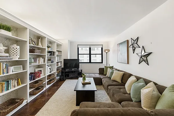 Sold by Nest Seekers International | media 11