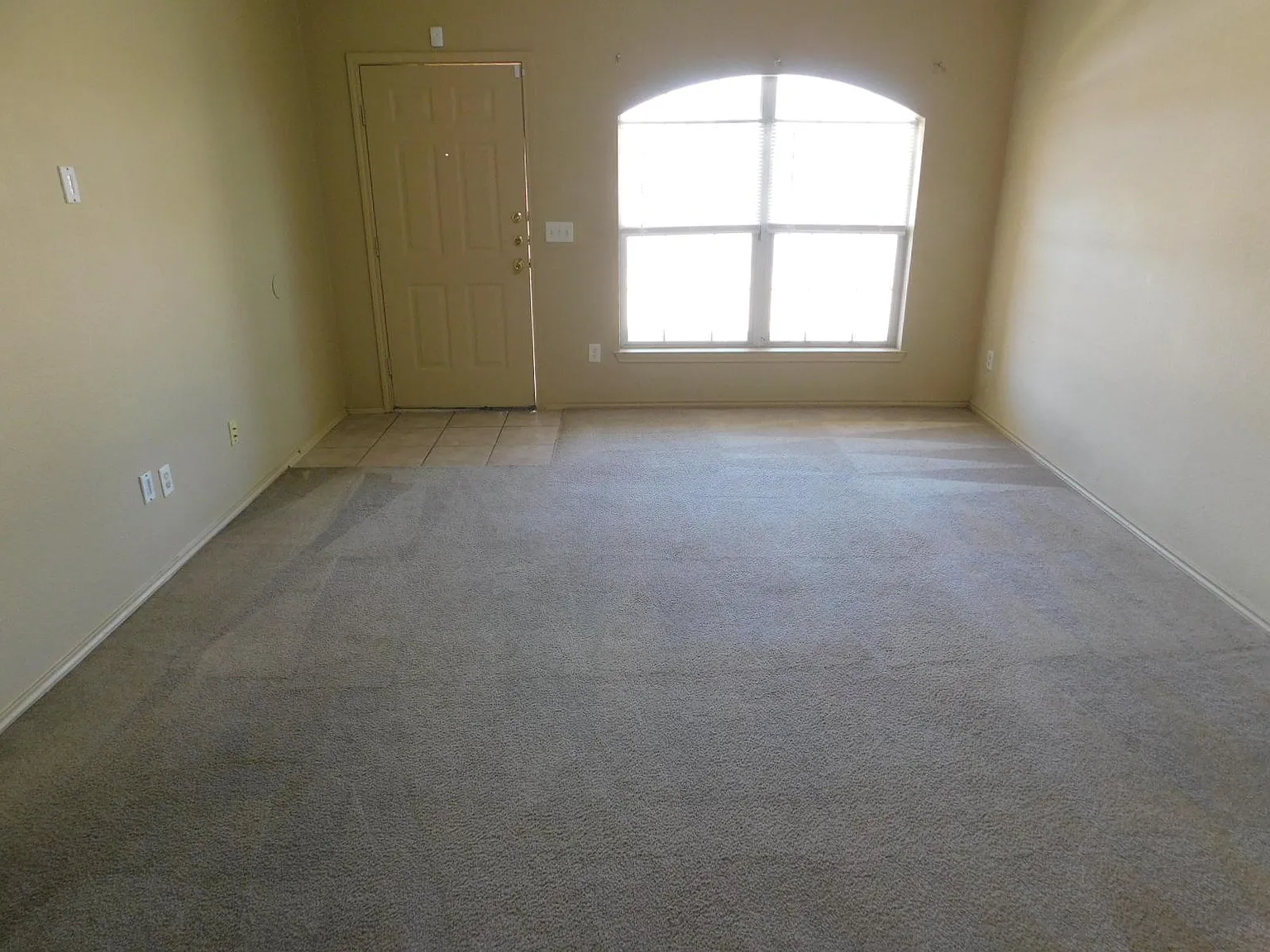 3 bed, 1303 sqft, $1,150 — Photo 2