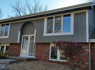 8114 N Walnut Creek Dr, Urbandale, IA 50322