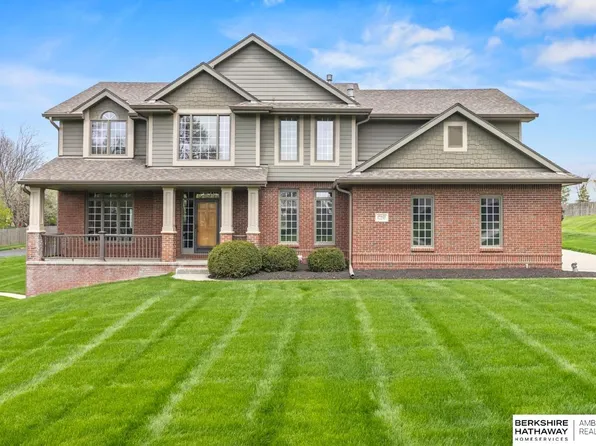 18124 Tammy Trl, Omaha, NE 68135