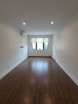 Rented by Bouklis Group | media 2