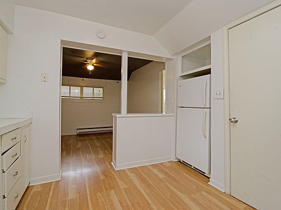 3rd image of 134 1/2 21st Ave N