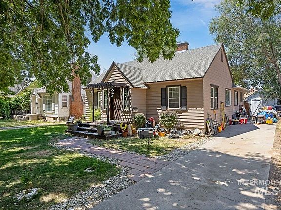 2nd image of 267 Pierce St