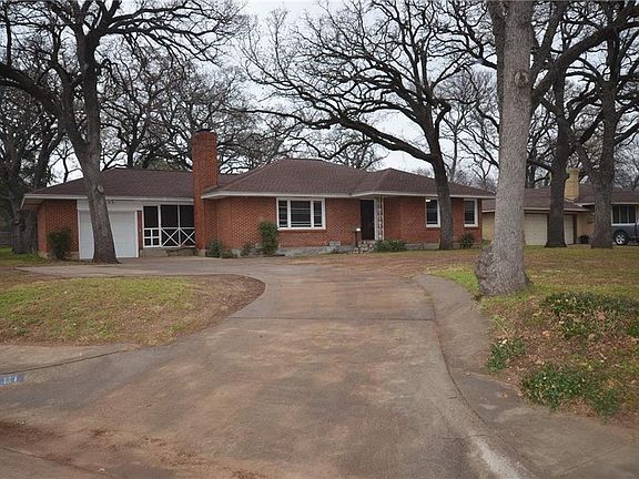 3rd image of 1401 Ben Dr