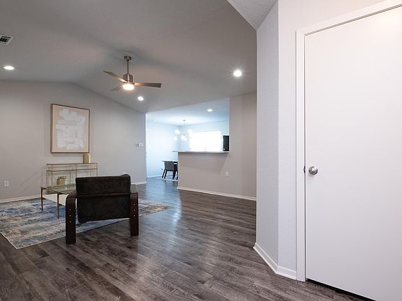 4th image of 1415 Aster Dr