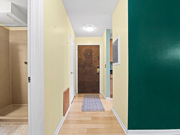 3rd image of 520 Ridgewood Ave APT 4