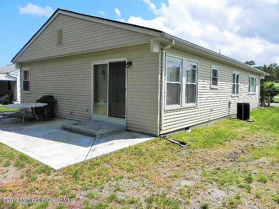 5th image of 140 Prince Charles Dr