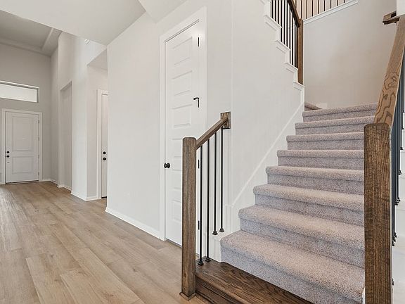 4th image of 381 Treadwell Ln