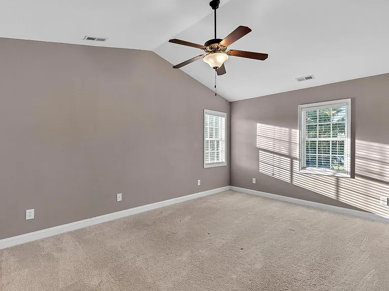 324 Beacon Ln — Photo 9