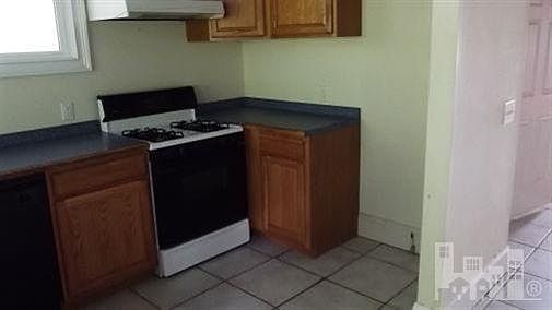 5th image of 402 S 5th Street