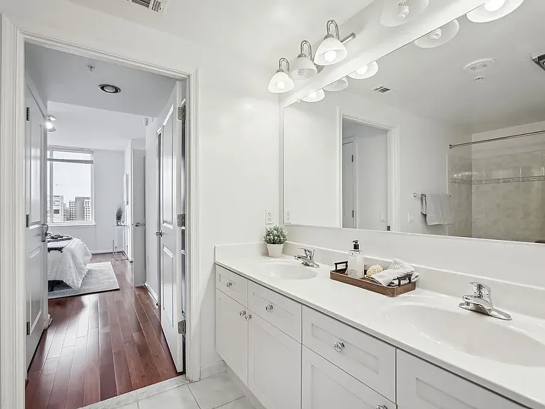 Generous Ensuite Primary Bath