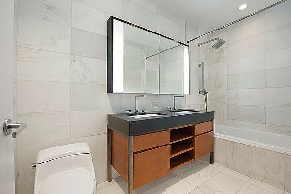 1st image of 75 Wall St APT 20R