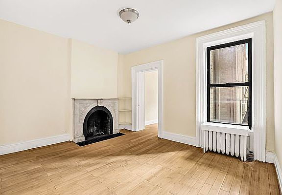 4th image of 215 W 13th St APT 4B