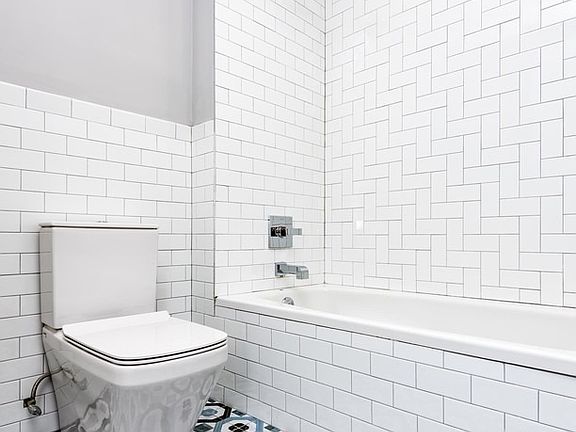 3rd image of 185 Jefferson St APT 1