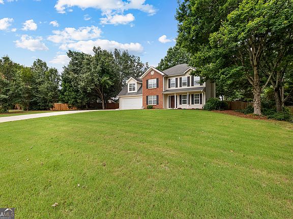 3rd image of 61 Thorne Berry Dr