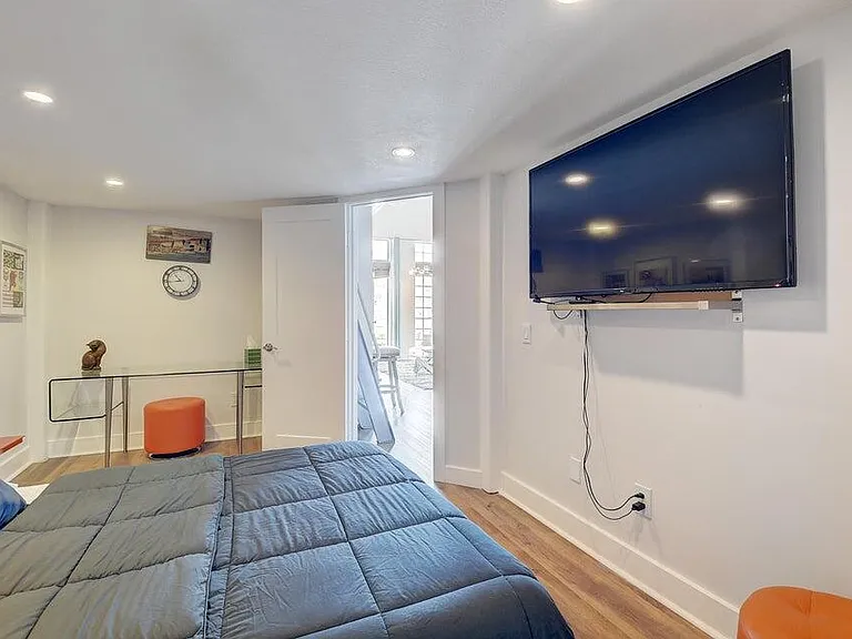 185 NE 4th Ave #210 — Photo 14