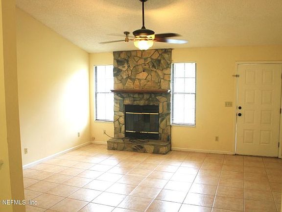 4th image of 2440 Burns Dr
