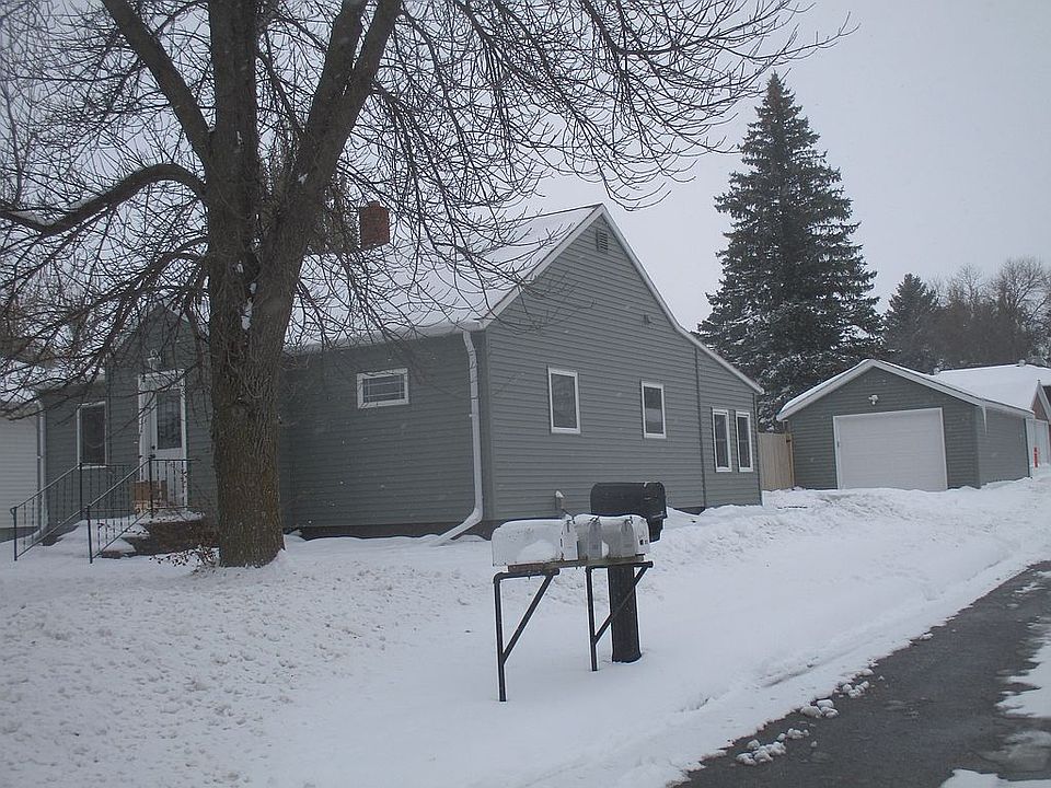 203 Park Ave S  
Park River,