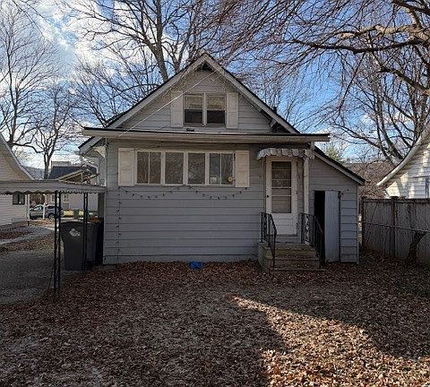 2nd image of 4645 Rookwood Ave