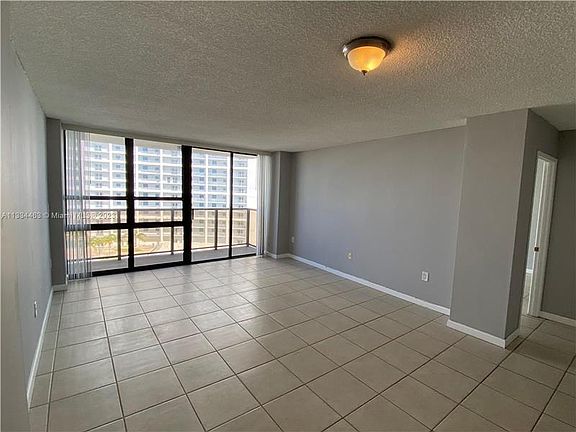 3rd image of 600 NE 36th St APT 1515