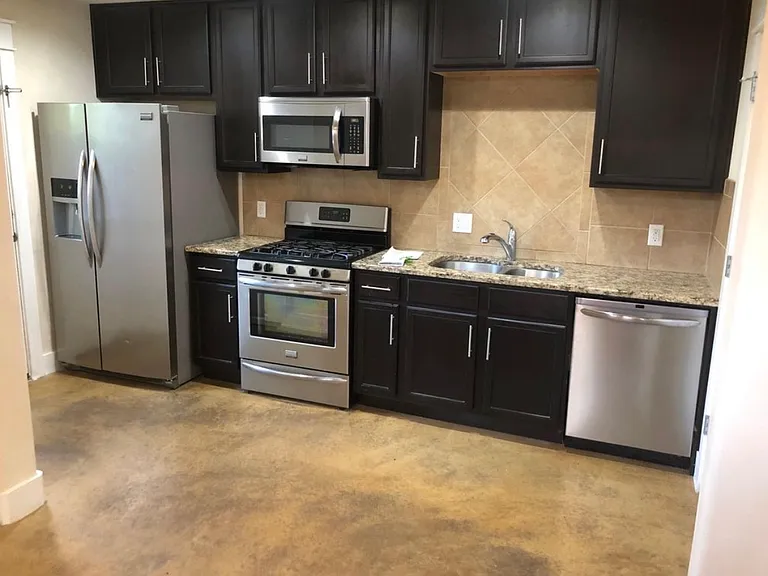 500 W 55th 1/2 St #B — Photo 2