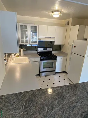 Rented by Akam Sales and Brokerage | media 21