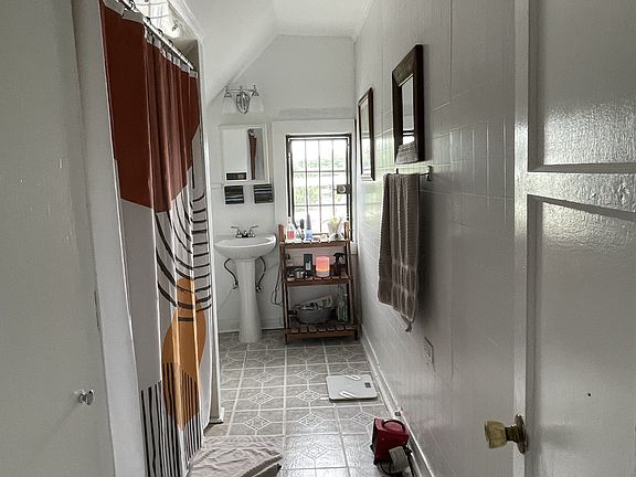 5th image of 1909 Napoleon Ave #3