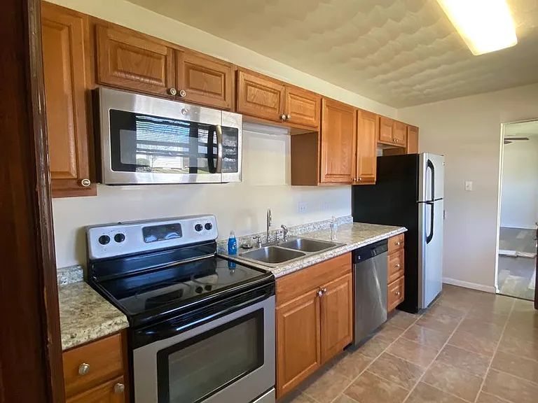 1636 King William Rd — Photo 2