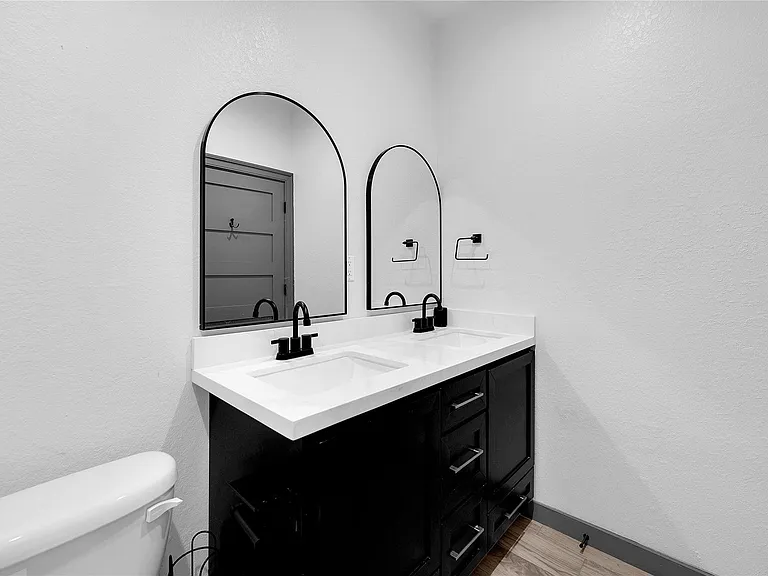 3625 Lydia St #B — Photo 9