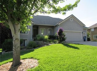 2221 Killarney Ct, Lawrence, KS 66047