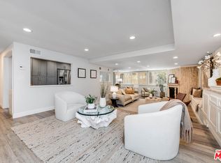 441 N Oakhurst Dr APT 203, Beverly Hills, CA 90210