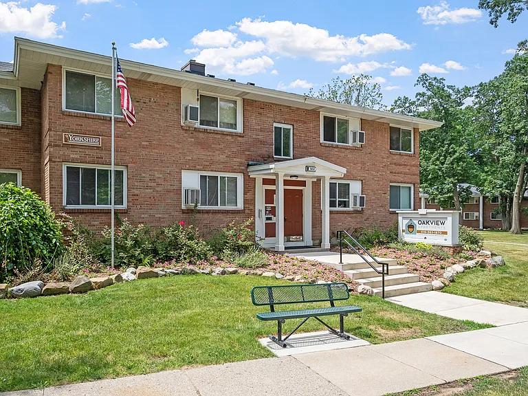 1457 Burke Ave NE — Photo 19