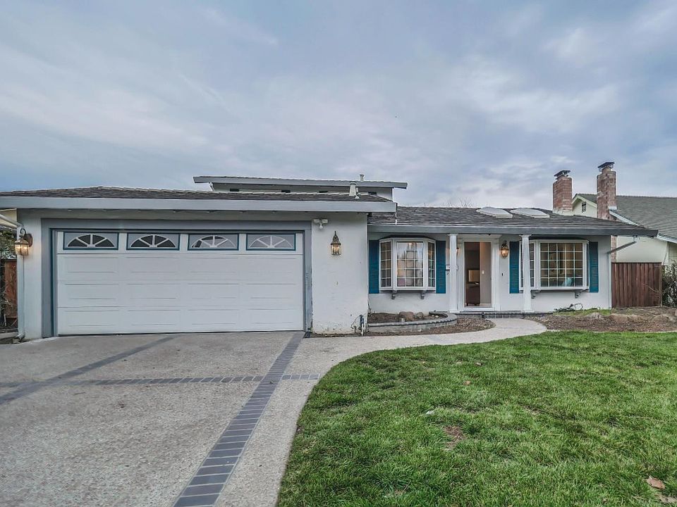 1st image of 5832 Cadiz Dr