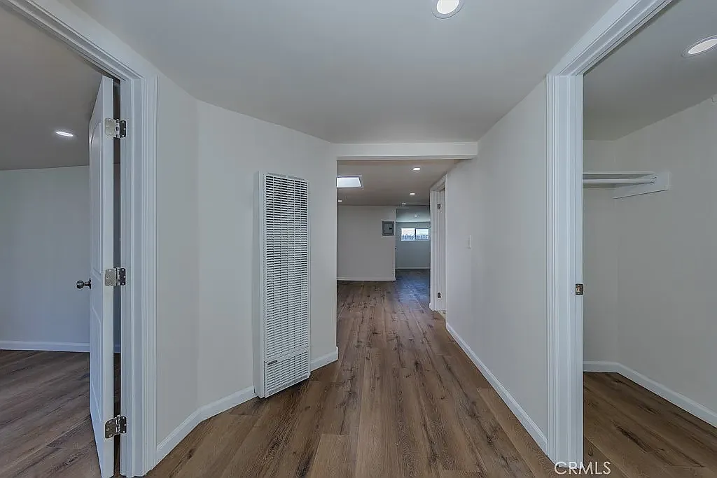 2 bed, 890 sqft, $3,000 — Photo 4