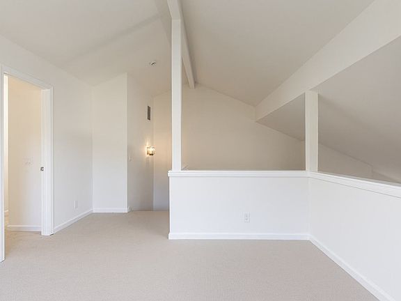 5th image of 135 White Oaks Ln Unit 135