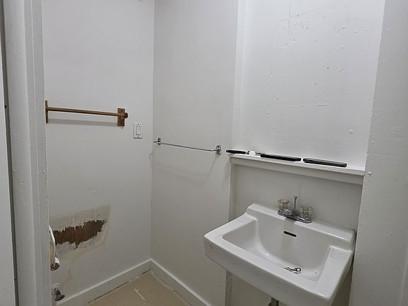 5th image of 83 Sachem St #C-r