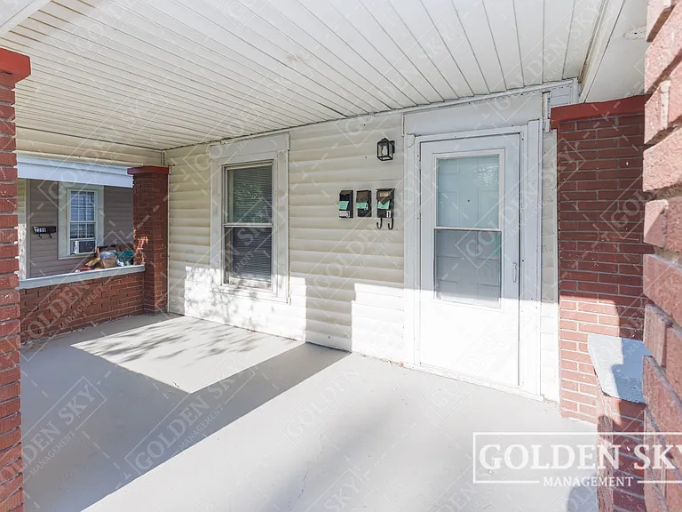 2207 S Walnut St — Photo 3