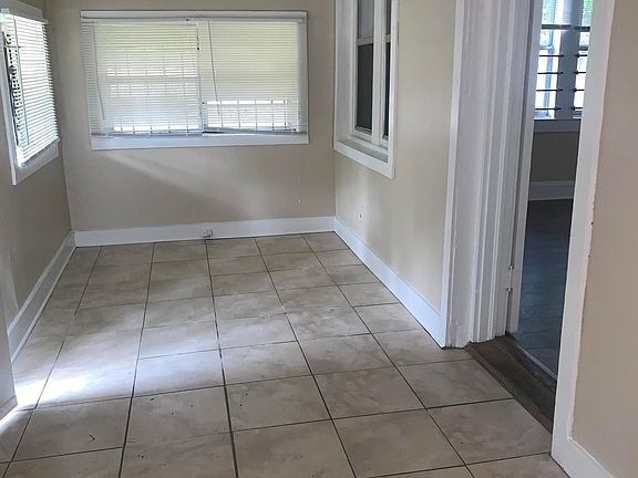 2nd image of 525 W 25th St