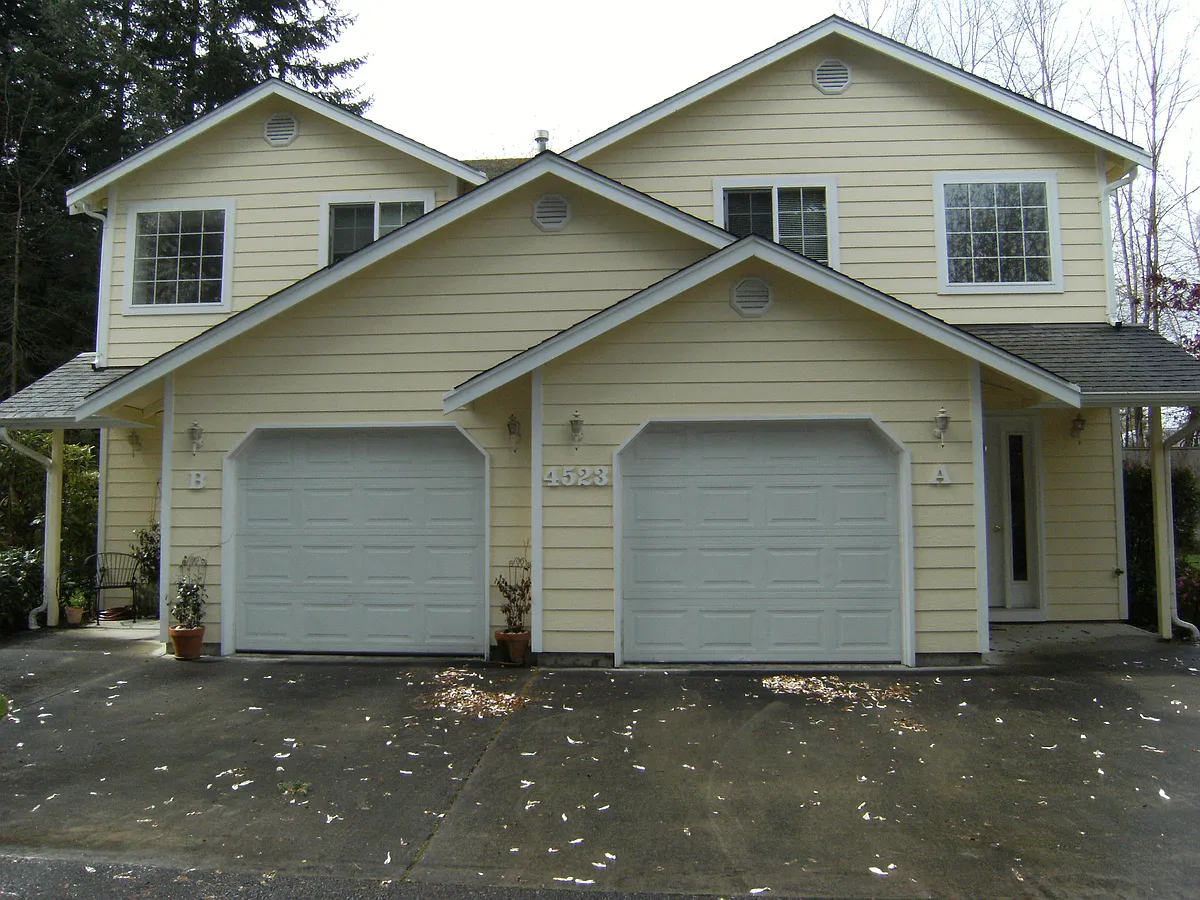 Building Photo - 4523 19th Ave SE #A