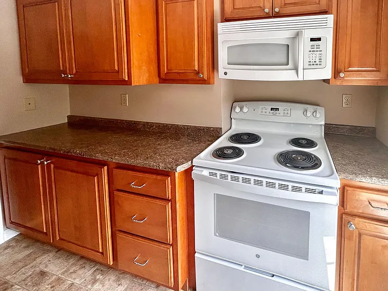 6738 Williston Rd — Photo 3