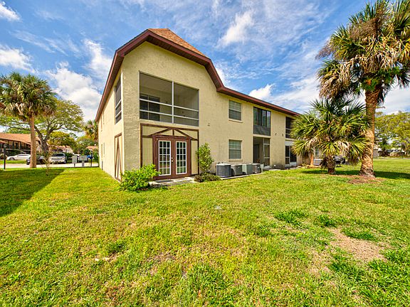 3rd image of 3142 Sir Hamilton Cir