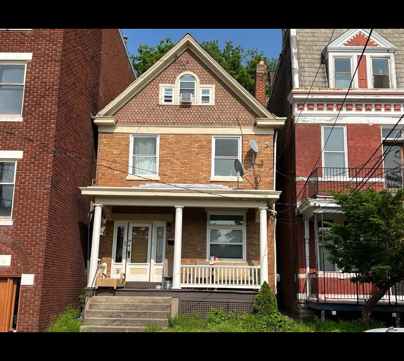 5 bed, 2.5 bath, 2500 sqft, $2,950 — Photo 1