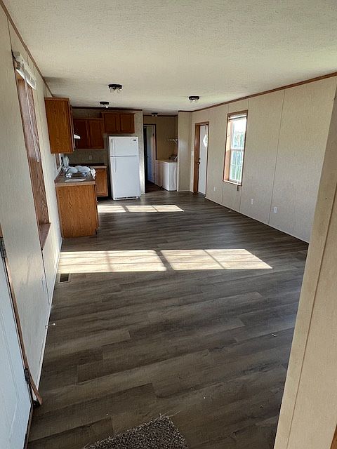 Kitchen and Livingroom